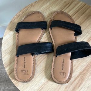 Women black sandals size 7